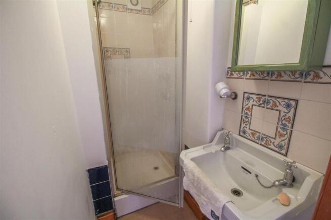 En-suite Bedroom 1