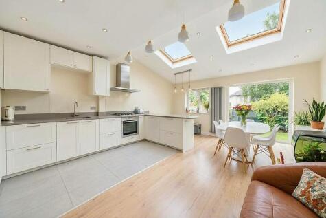 Minniedale, Surbiton