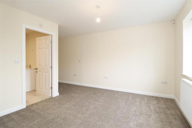 4 bed Semi-Detached for sale Image 12
