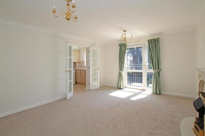 34BC - Sitting room 2.jpg