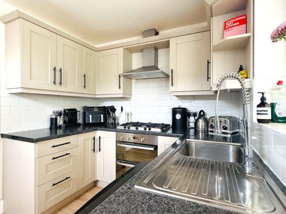 2 bed Semi-Detached for sale Image 10