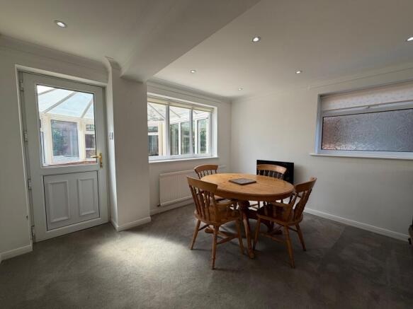 5 bed Detached for sale Image 9