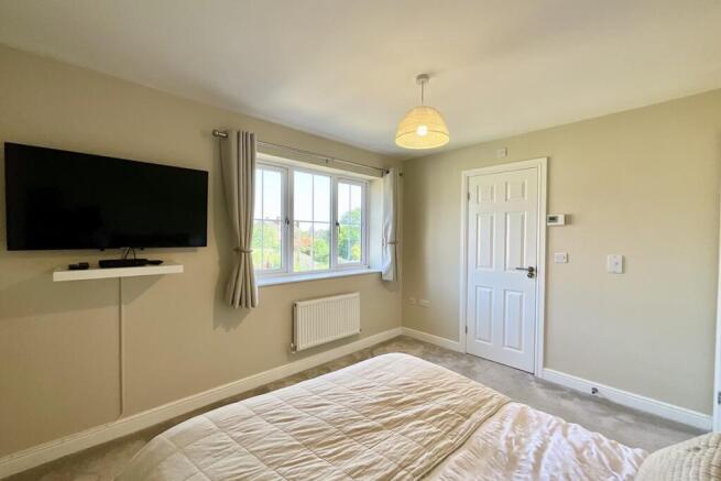 3 bed Semi-Detached for sale Image 12