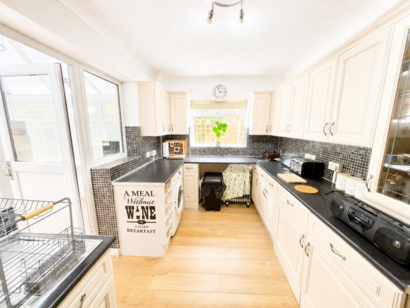 3 bed Link Detached House for sale Image 8