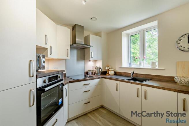 2 bed Apartment for sale Image 6