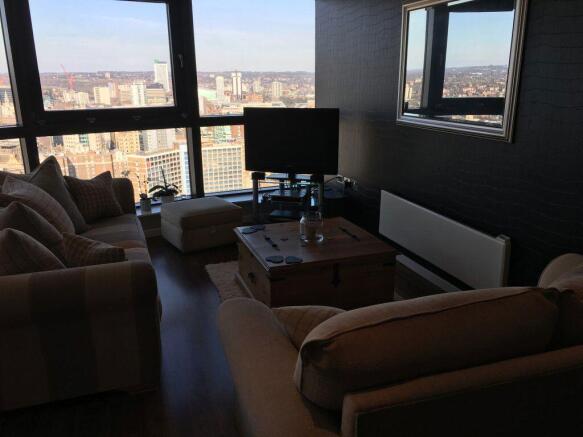 2 bed Flat to rent Image 4