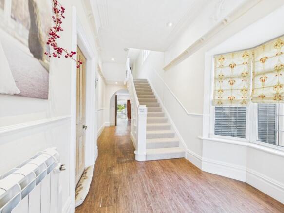 6 bed Semi-Detached for sale Image 9