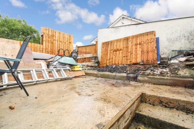 REAR GARDEN (Phot...
