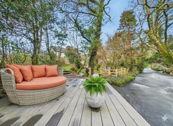 EWEMOVE SOUTH MOLTON - RIVER DECK AREA