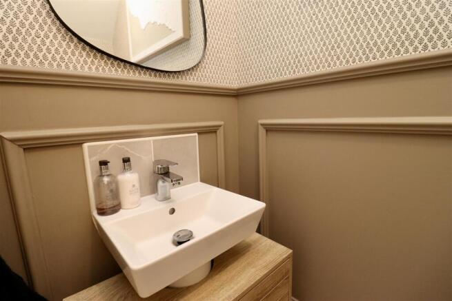 4 bed Detached for sale Image 5