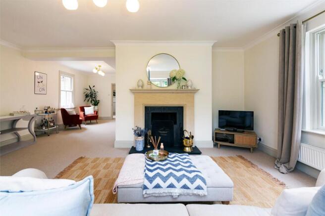 5 bed Detached for sale Image 7