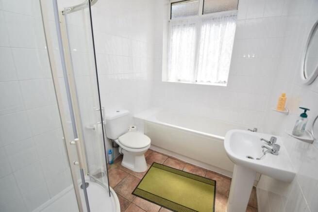 Fitted Bathroom & Sep Shower Cubicle