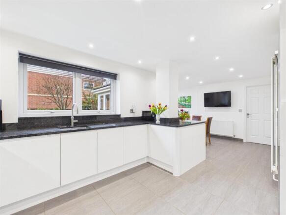 Living Kitchen/Dining Room