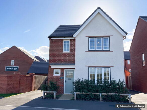 3-bed detached on Blackthorn Way, Cullompton, Devon, EX15 1QH, £330,000