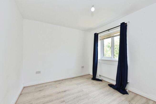 4 bed Semi-Detached for sale Image 9