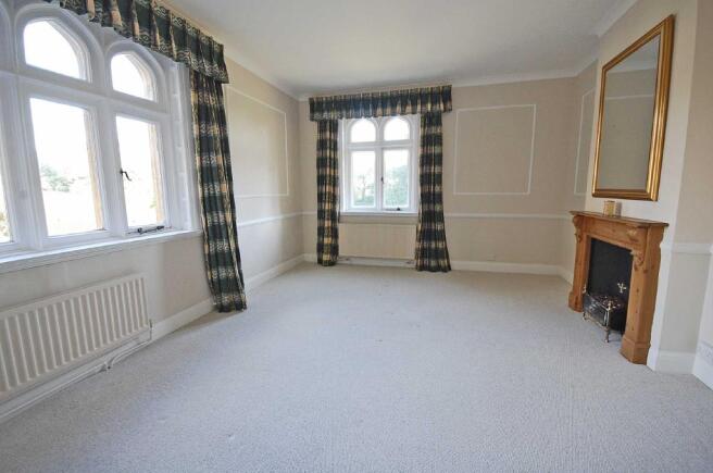 SITTING/DINING ROOM