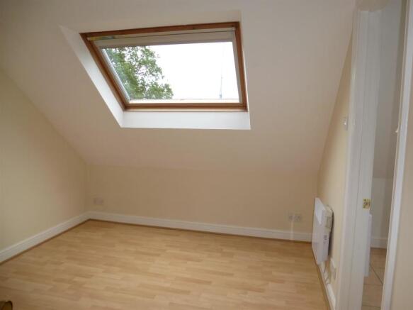 Bedroom 1.JPG