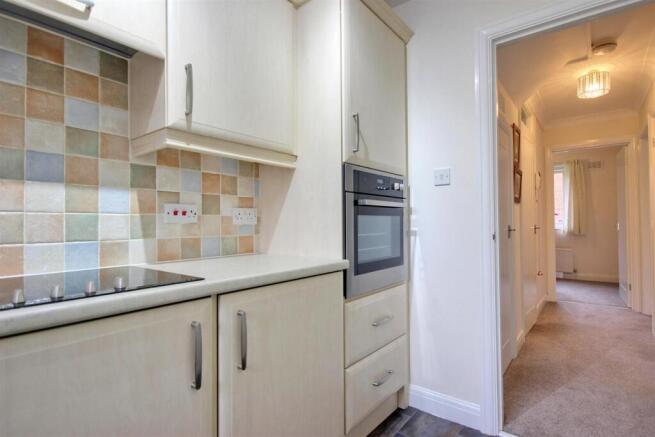 2 bed Flat for sale Image 6