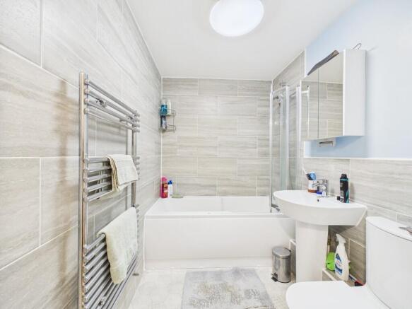 2 bed Apartment for sale Image 6