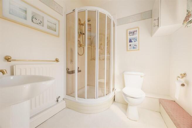 5 bed Semi-Detached for sale Image 9