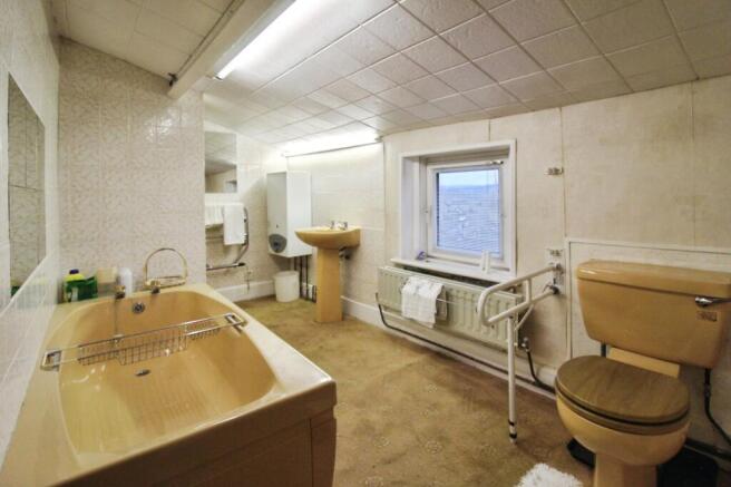4 bed Terraced for sale Image 8