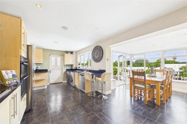Kitchen/ Dining Room