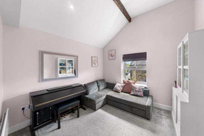 3 bed Flat for sale Image 12