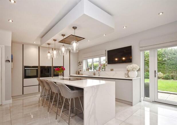 8 The Moat House-Kitchen1.jpg