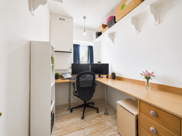 3 bed Terraced for sale Image 10
