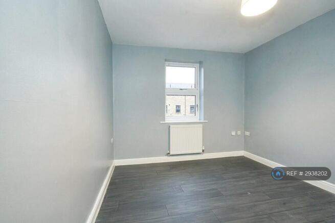 4 bed Semi-Detached to rent Image 12
