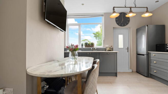 3 bed Semi-Detached for sale Image 8