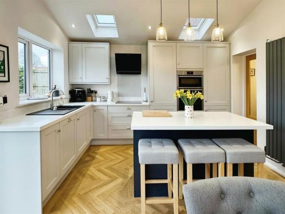 Kitchen / Dining Area