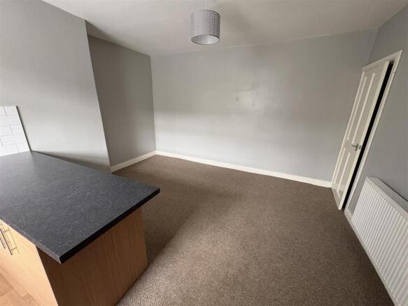 1 bed Terraced to rent Image 4