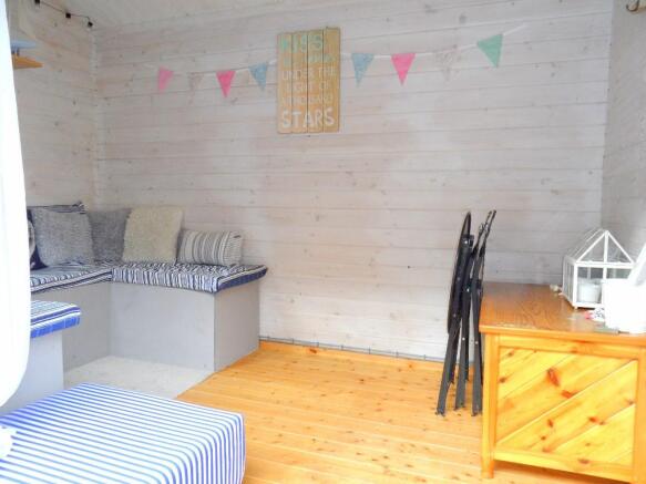 SUMMERHOUSE