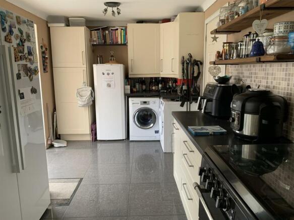 Kitchen2.jpg