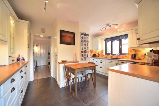 KITCHEN/BREAKFAST ROOM