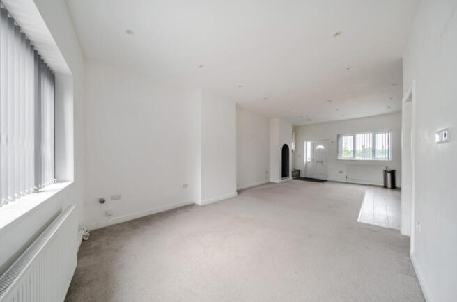 3 bed Flat for sale Image 9