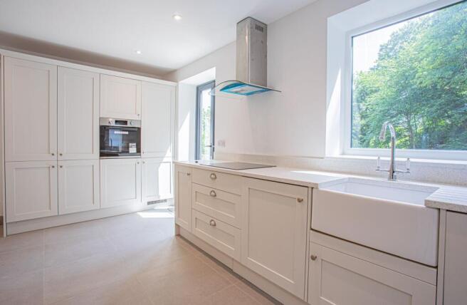 4 bed House for sale Image 6