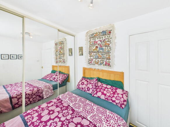 2 bed Apartment for sale Image 12