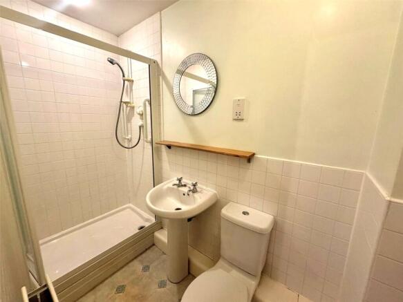2 bed Flat for sale Image 8