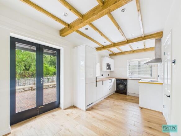 4 bed End of Terrace to rent Image 4