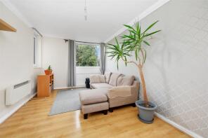 Flat 9, Woodleigh Court, Stuart Crescent, Wood Green, London N22 5NL