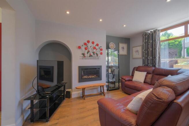 3 bed Semi-Detached for sale Image 4