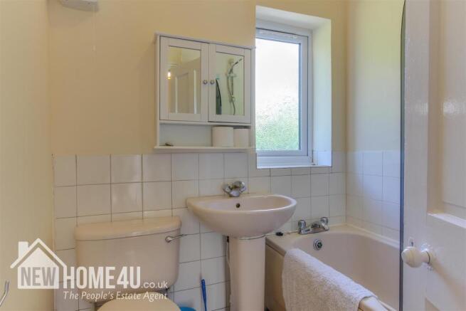 FAMILY BATHROOM: