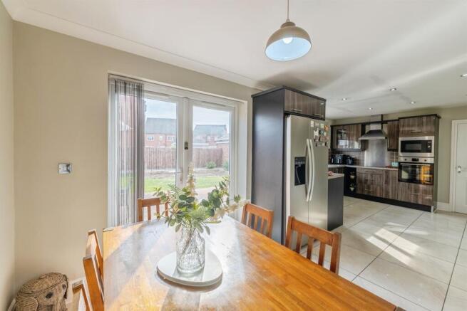 4 bed Detached for sale Image 7