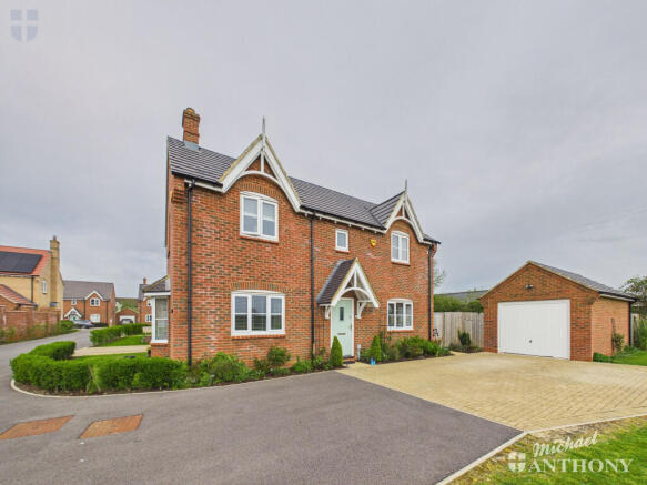 CAM03852G0-PR0622-STILL019