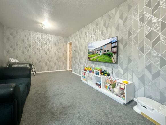 Lounge Towards Kitchen Diner.JPG