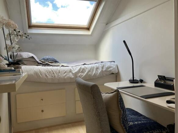 4 bed Flat for sale Image 12