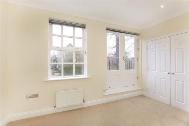 4 bed Terraced to rent Image 9