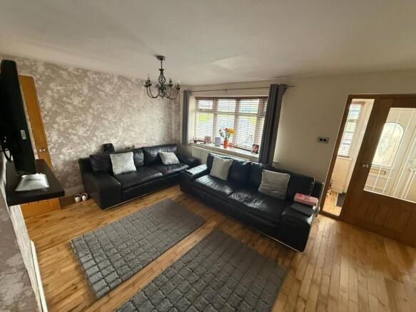 4 bed House for sale Image 3